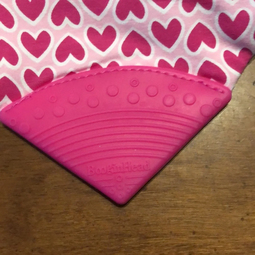 🌵 3/$15 BooginHead pink heart drool bib with attached silicone teether